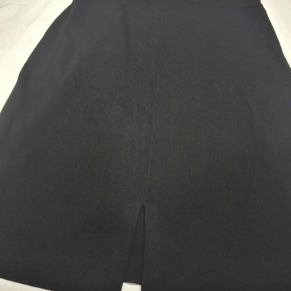 Carmen Marc Valvo Classic Black Pencil Skirt